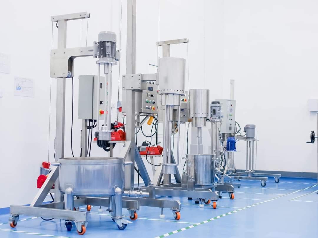 Row of mixing vessels